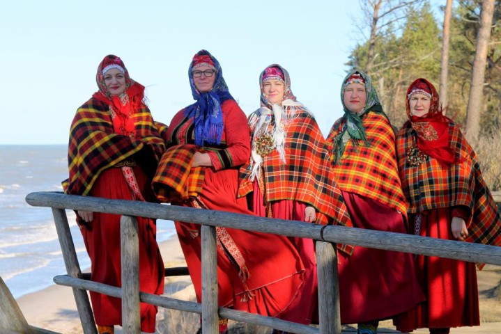 Jūrkalnes etnogrāfiskias ansamblis "Maģie suiti"